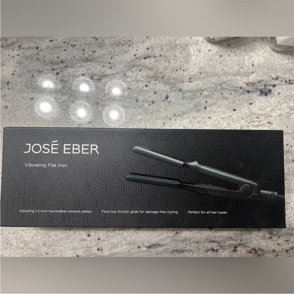 Black Vibrating Flat Iron
